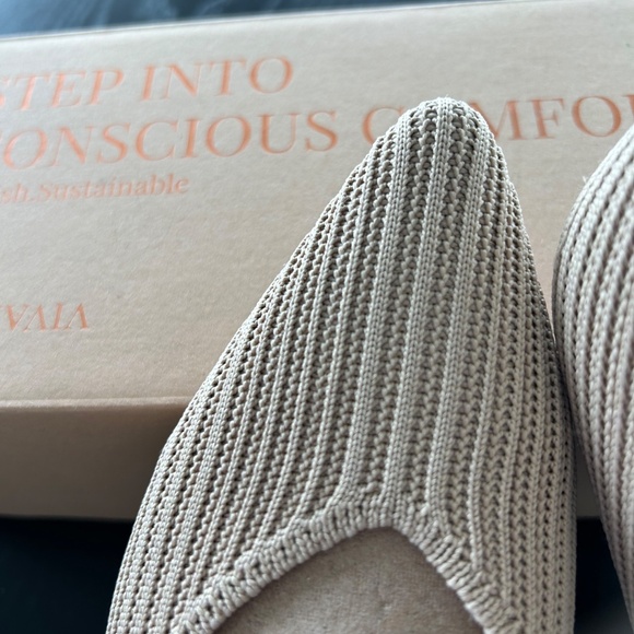 VIVAIA Women's Cream Flats - Picture 4 of 4
